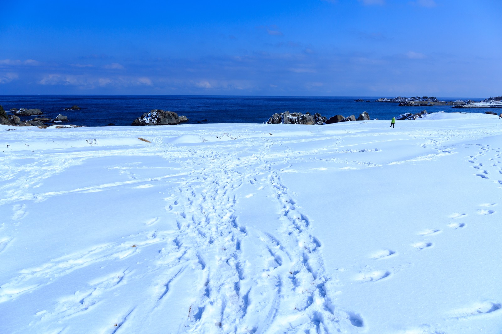 根雪の意味は 積雪との違いは雪が積もってからの期間 由来を調べるドットコム 根雪の意味は 積雪との違いは雪が積もってからの期間 由来を調べるドットコム