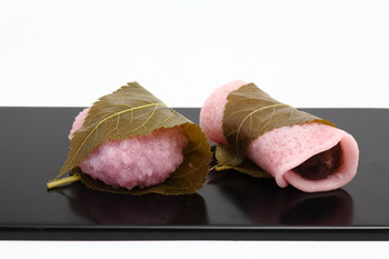 桜餅と柏餅の違いは 葉っぱを食べるのは関東と関西どっちの桜餅 由来を調べるドットコム